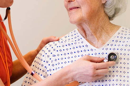 Аритмия у пожилых людей: симптомы, причины, лечение | на сайте «Лотос»