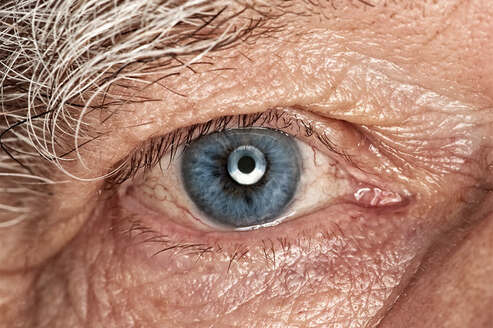 Уход за пожилыми людьми с глаукомой | на сайте «Лотос»